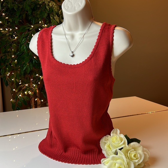 ❤️ST. JOHN KNIT RED KNIT TANK STYLE TOP SIZE MEDIUM❤️ - Picture 2 of 13